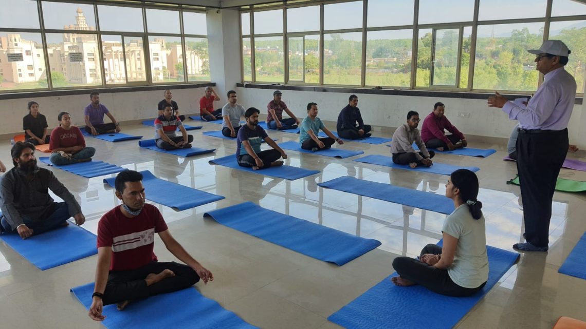 अंतर्राष्ट्रीय योग दिवस पर महिला प्रौद्योगिकी संस्थान में किया योगाभ्यास