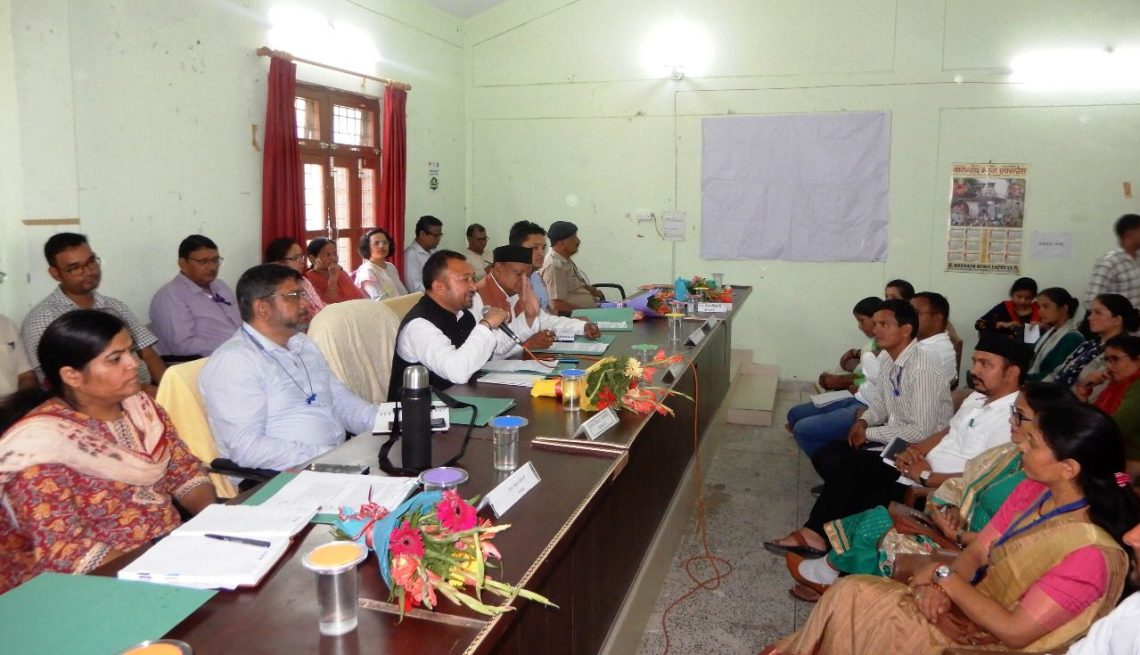 जनप्रतिनिधियों द्वारा उठाई गयी समस्याओं को गंभीरता से लेते हुए अधिकारी उनका समाधान करें- गोविन्द
