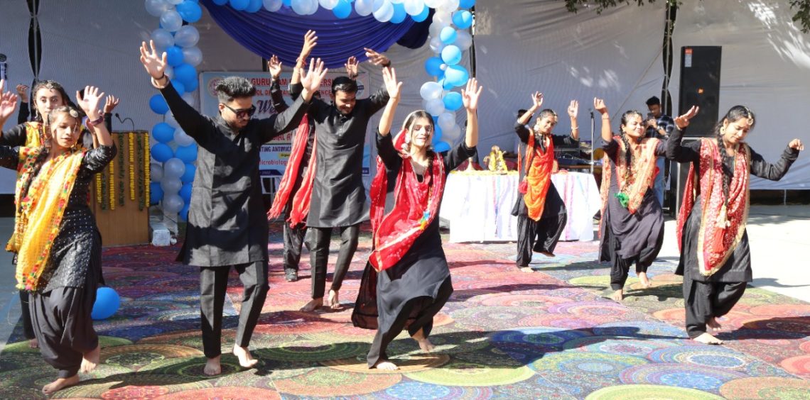 श्री गुरु राम राय स्कूल ऑफ पैरामैडिकल साइंसेज़ में रही गीत संगीत की धूम