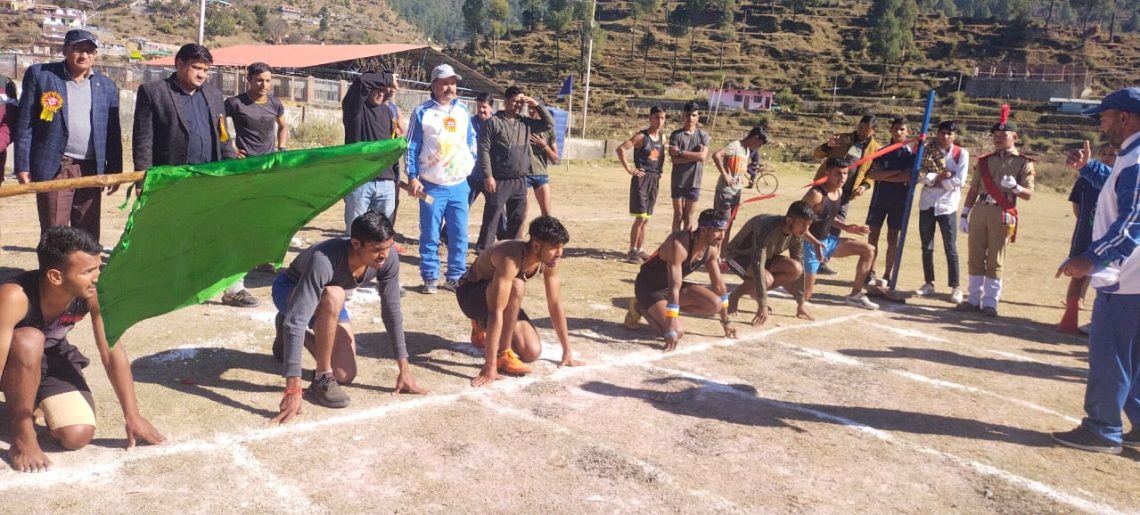 100 मीटर दौड़ के साथ हुआ इंटर हाईस्कूल की एथलेटिक्स सांस्कृतिक एवं क्रीड़ा प्रतियोगिता का आगाज