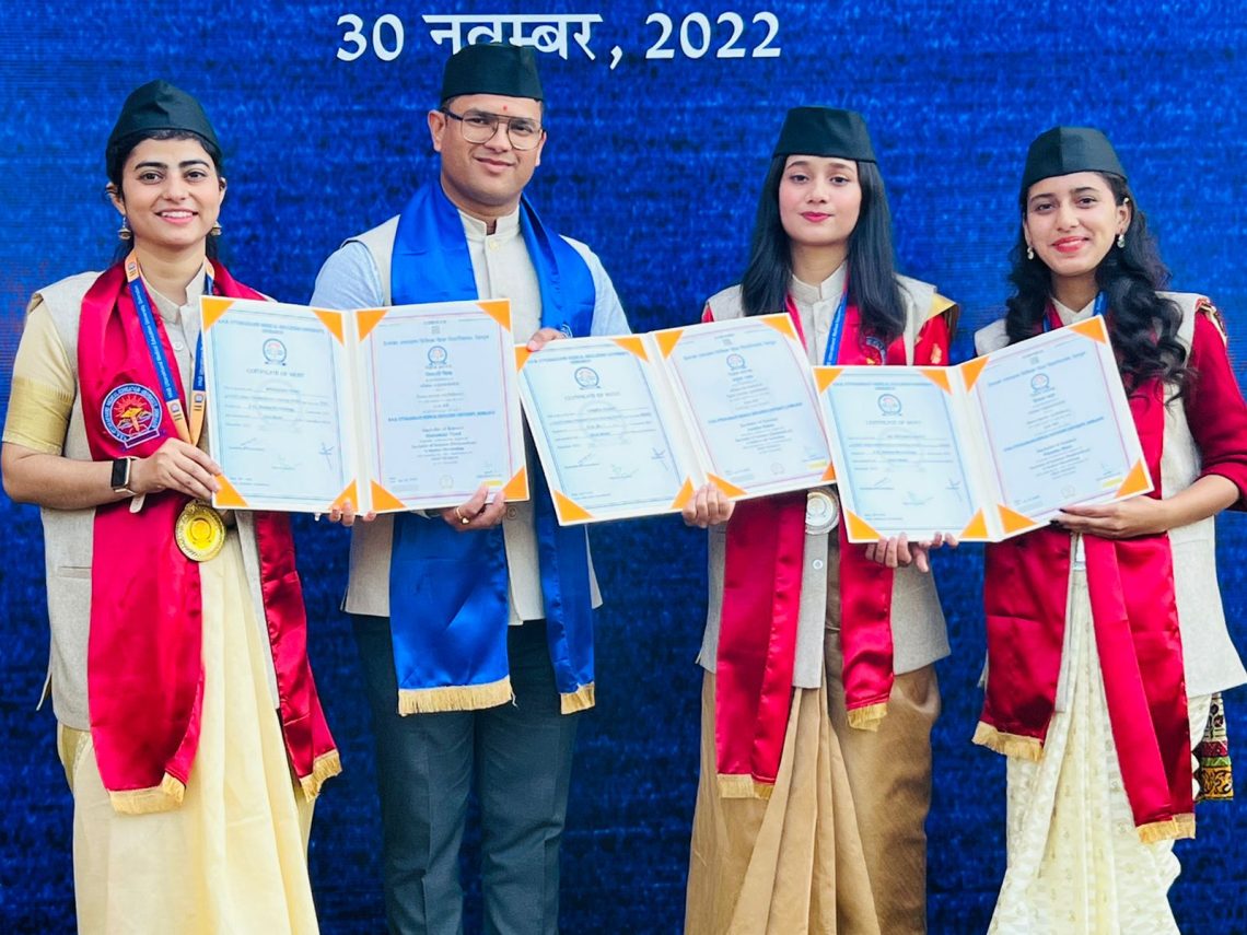 गुड न्यूज़ : CIMS & UIHMT कॉलेज की तीन छात्राओं को मिला मेडल