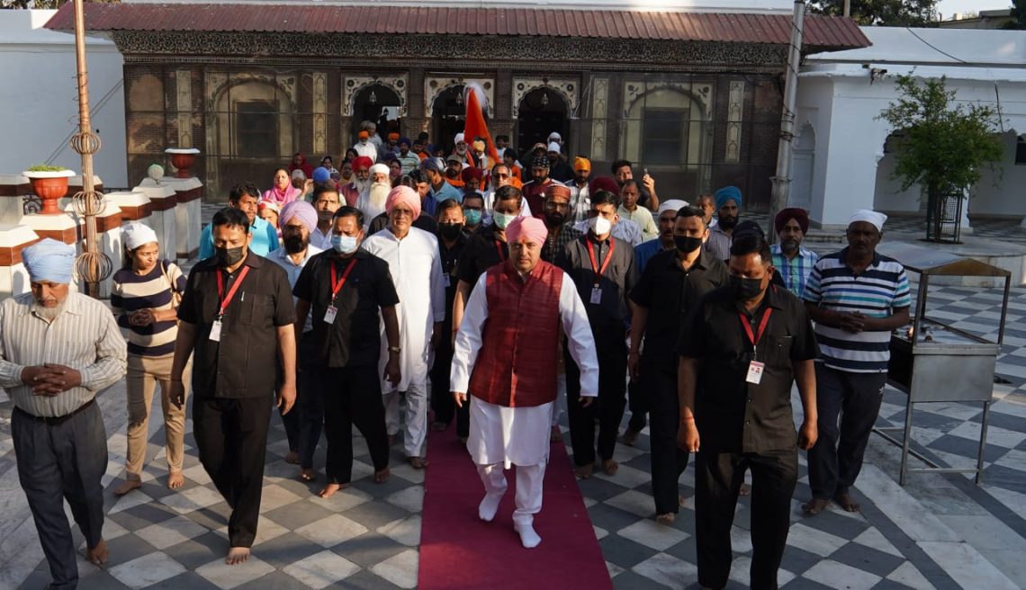श्री झण्डे जी मेले की भव्यता बढ़ाने पंजाब से पहुंची पैदल संगत