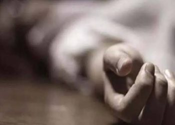 बड़ी खबर : बैंकट हॉल की दीवार पर लटका मिला महिला का शव, क्षेत्र में मचा हड़कंप