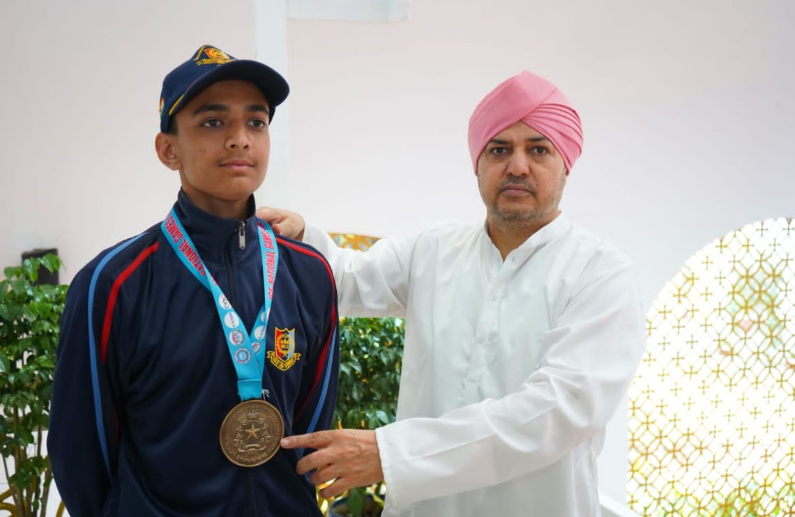 एसजीआरआर पब्लिक स्कूल के छात्र अपूर्व प्रजापति को नेशनल गेम्स 10 मीटर शूटिंग में स्वर्ण पदक