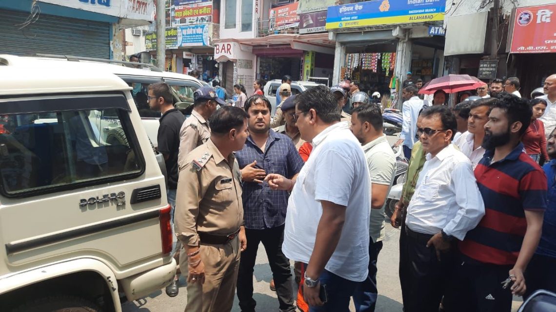 बड़ी खबर: डॉक्टरों के ट्रांसफर के विरोध में कांग्रेस ने किया प्रदर्शन