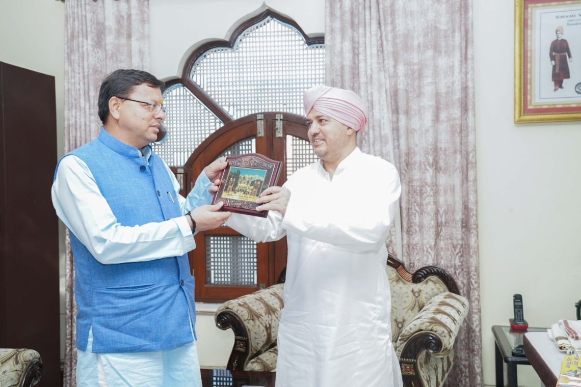 बड़ी खबर: सीएम धामी ने श्री दरबार साहिब में टेका मत्था, प्रदेश की विकास योजनाओं पर हुई चर्चा