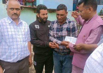 बड़ी खबर: बिजली गिरने से मृत नवयुवक के परिवार को क्षेत्र विधायक दुर्गेश्वर लाल ने प्रदान की 4 लाख की सहायता राशि