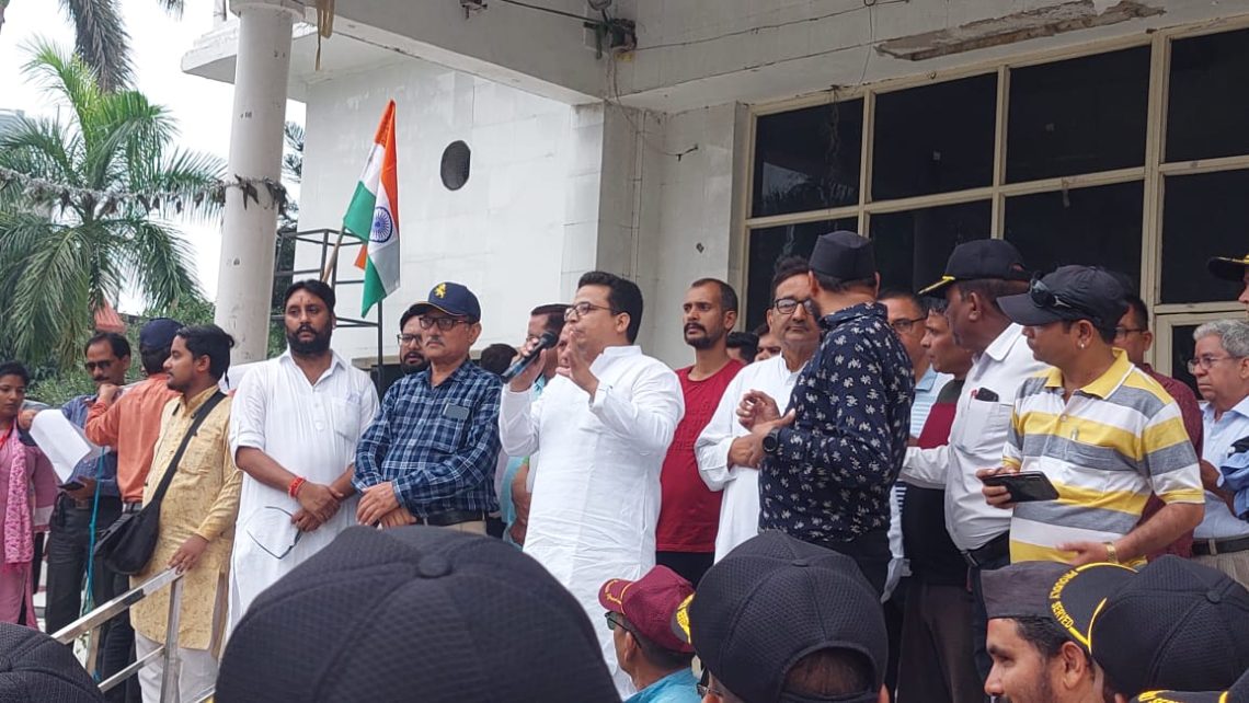 बड़ी खबर: सड़क पर उतरा पर्वतीय समाज। अभद्र टिप्पणी करने वाले के खिलाफ खोला मोर्चा
