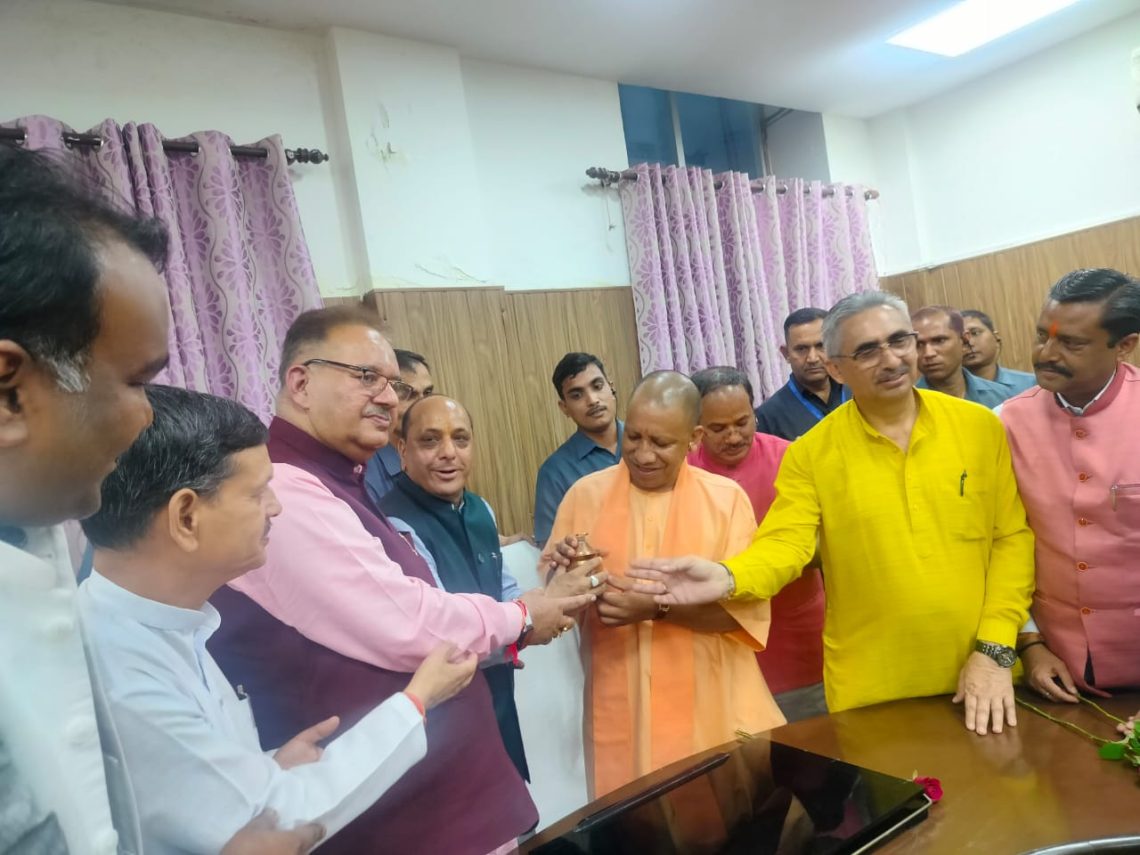बिग न्यूज: देहरादून पहुंचे सीएम योगी, जानिए उनका उत्तराखंड में पूरा शेड्यूल