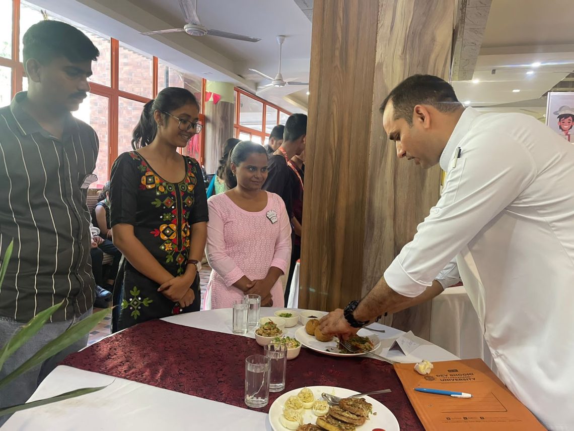 अंतर्राष्ट्रीय शेफ दिवस पर देवभूमि उत्तराखंड यूनिवर्सिटी के छात्रों का बिखरा हुनर