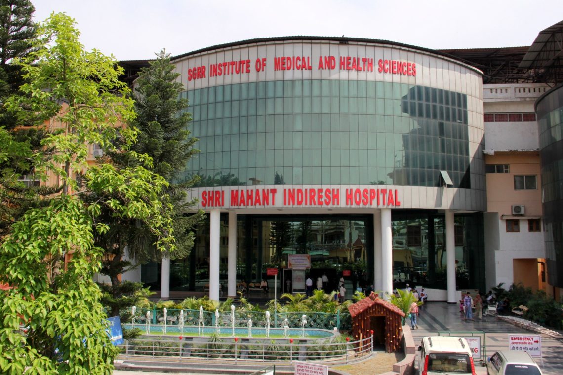 डाॅक्टरों ने आईसीयू में लड़ी जंग । फुटबॉल प्लेयर को मौत के मुंह से निकाला