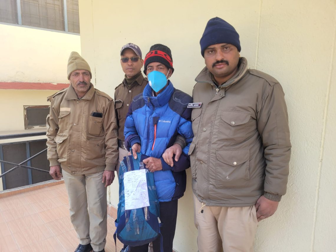 अपराध : तीन किलो से अधिक अवैध चरस के साथ तस्कर गिरफ्तार