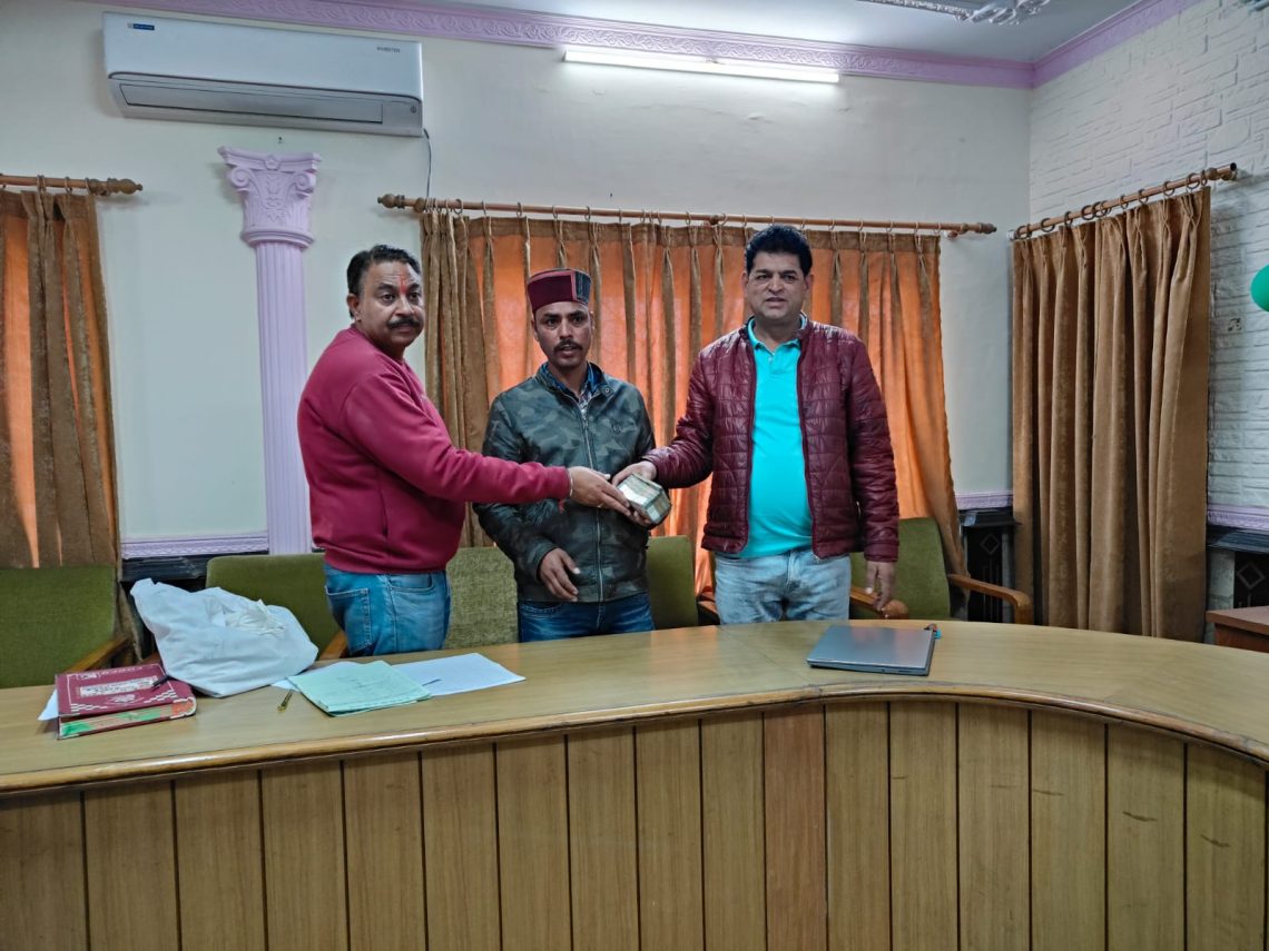 आज दूसरे दिन भी किया गया सेब बागवानों के बकाया का भुगतान