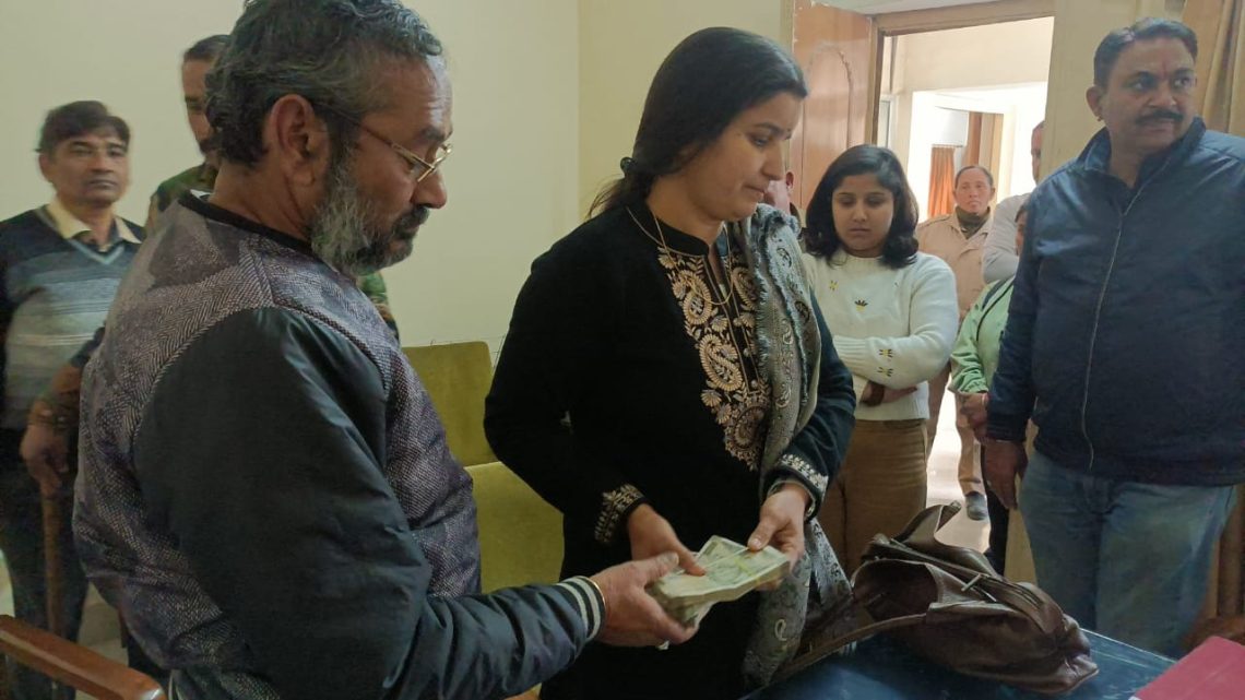 चौथे दिन भी सेब उत्पादक काश्तकारों को देना भुगतान जारी