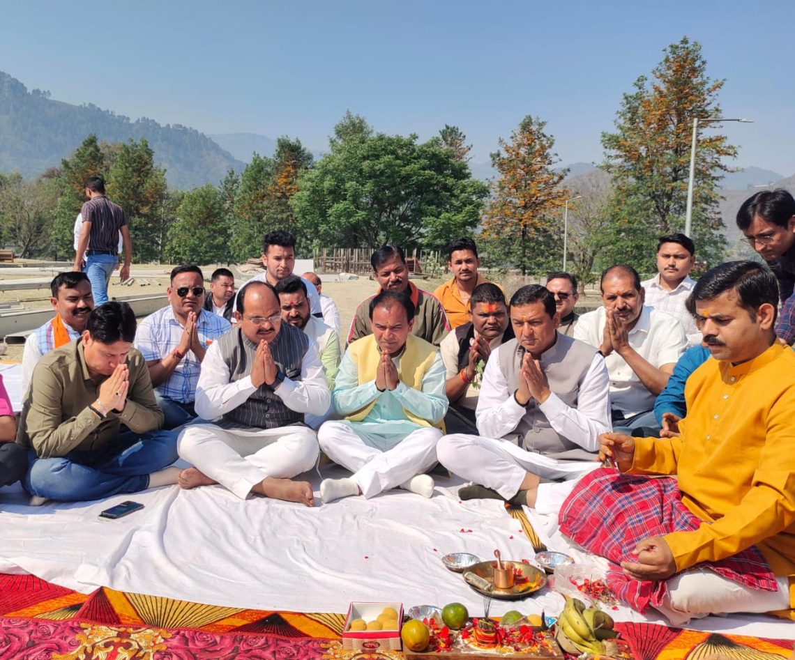 श्रीनगर के एन आई टी मैदान में अनिल बलूनी एवं डॉ. धन सिंह रावत ने किया भूमि पूजन