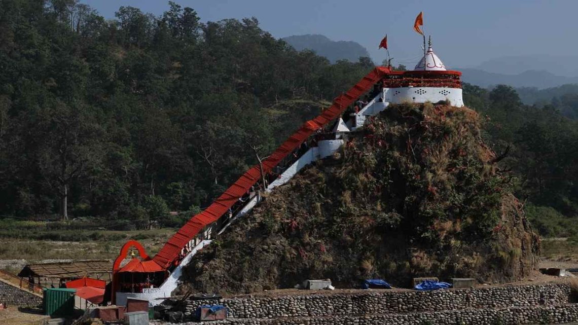 प्रसिद्ध मां गिरिजा देवी मंदिर में श्रद्धालुओं के प्रवेश पर लगी रोक। जानिए कब से कब तक और क्यों?