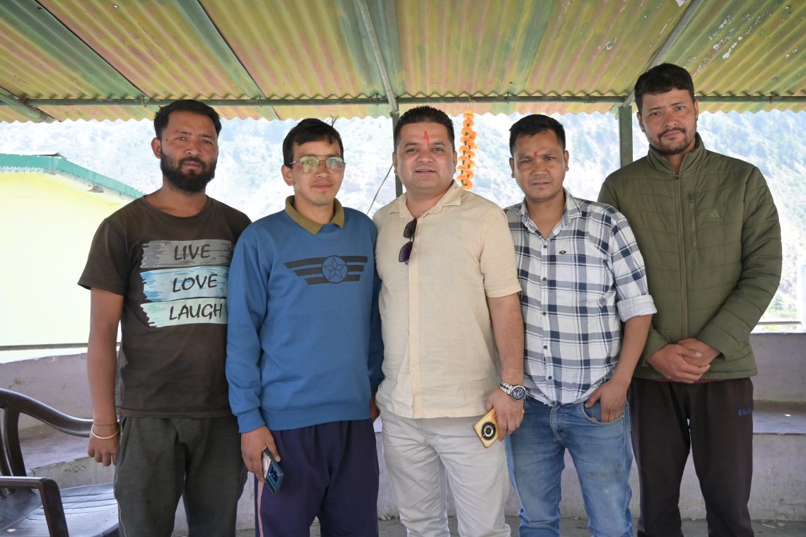 बद्रीनाथ विधानसभा में पत्रकार नवल खाली को जन संवाद यात्रा में मिल रहा आपार समर्थन।