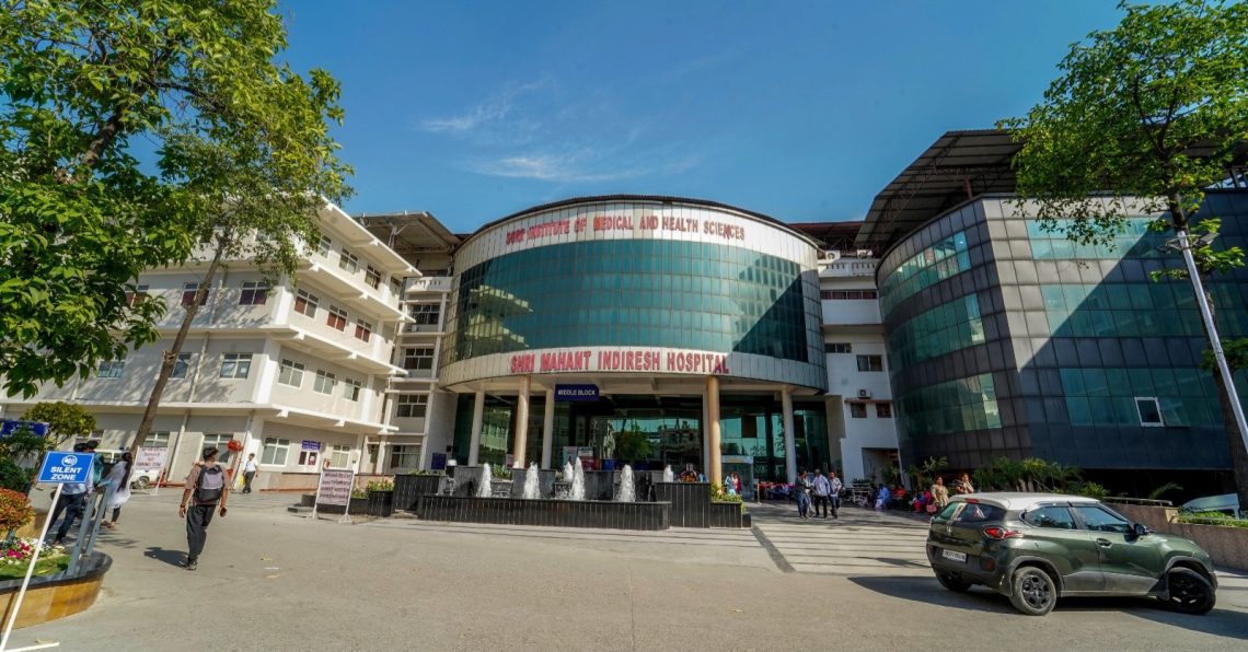 अलर्ट मोड पर श्री महंत इंद्रेश हॉस्पिटल : बारिश के बाद बढ़ा डेंगू का खतरा। इमरजेंसी व ब्लड बैंक को दिए खास निर्देश