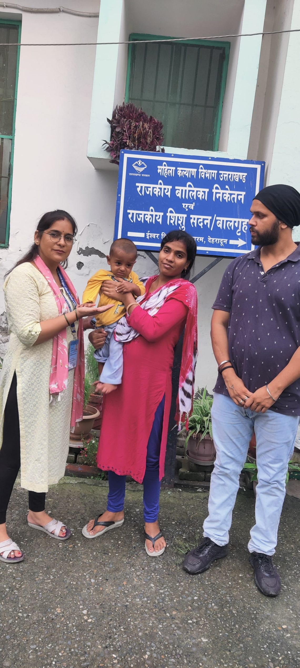 सूचना : जंगल में रात को रोते मिला यह बच्चा आपका परिचित तो नही ! घर तक पहुंचाने मे कीजिए मदद