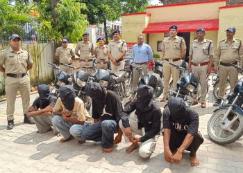 बड़ी खबर : पाँच अंतरराज्यीय चोर गिरफ़्तार।  