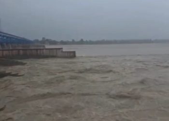 अलर्ट: भारत नेपाल को जोड़ने वाली शारदा नदी उफान पर रेड अलर्ट जारी