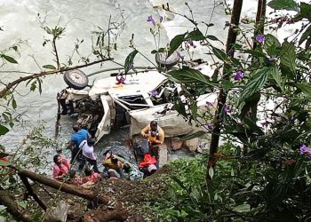 हादसा : गौरीकुंड के समीप हुआ बड़ा हादसा, खाई में गिरी बोलेरो। 15 यात्री थे सवार,एक लापता