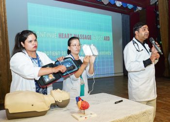 गुड न्यूज : एसजीआरआर अस्पताल के डाक्टरों के सहयोग से बच्चों ने सीखे हार्ट अटैक के मरीज को तात्कालिक उपचार सीपीआर देने के गुर