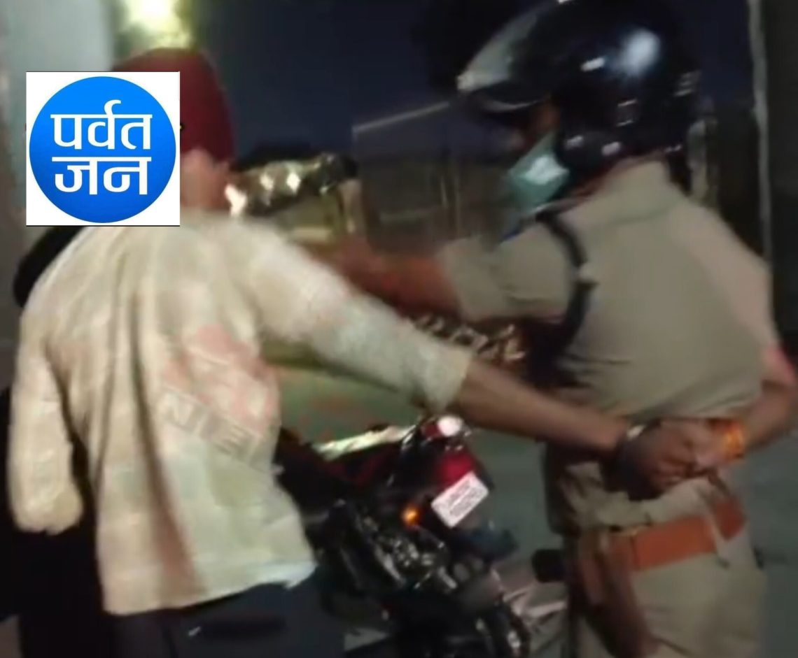 बड़ी खबर :ड्यूटी पर अमर्यादित व्यवहार करने पर उपनिरीक्षक को किया लाइन हाजिर..