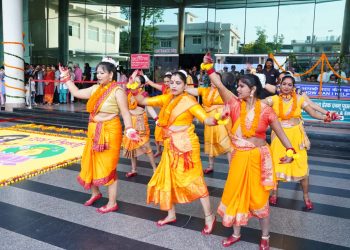 दीपोत्सव की धूम :  रंग बिरंगी रोशनी में सुंदर लगी श्री महंत इन्दिरेश अस्पताल की आभा