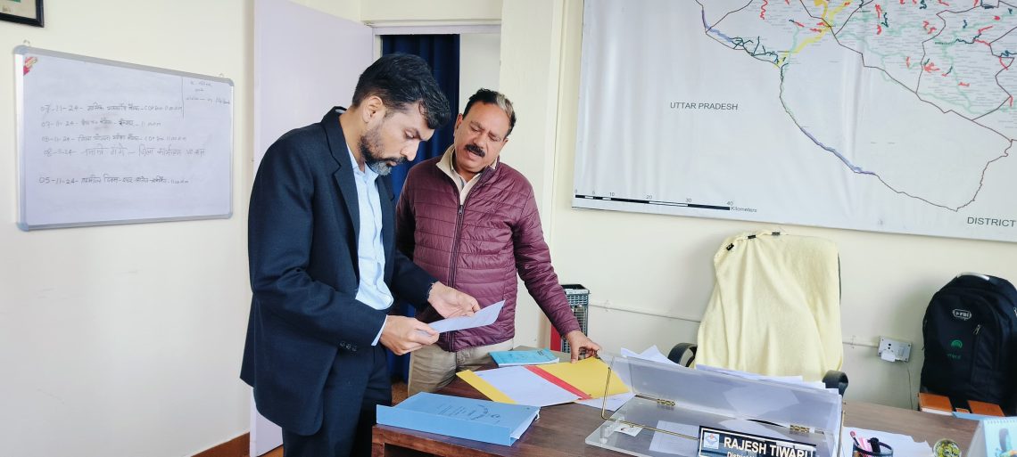 जिलाधिकारी ने विकास भवन के औचक निरीक्षण पर उद्यान कृषि एवं स्वजल विभाग में पाई कमियां जिला उद्यान अधिकारी तिवारी को दी प्रतिकूल वार्षिक प्रविष्टि  