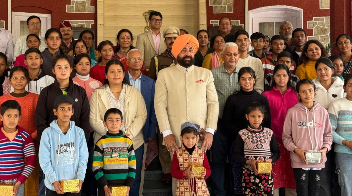 सीआईएमएस एंड यूआईएचएमटी ग्रुप ऑफ कॉलेज ने केदारनाथ आपदा प्रभावित बच्चों के साथ मनाया ईगास। आपदा प्रभावितों को नि:शुल्क उच्च शिक्षा के लिए प्रतिबद्ध- ललित जोशी।