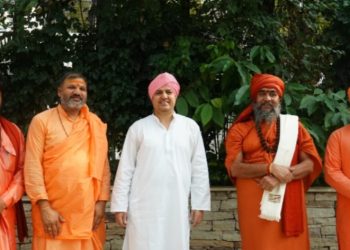 श्री दरबार साहिब के श्रीमहंत देवेन्द्र दास जी महाराज को कुम्भ मेले का निमंत्रण।श्री महाराज जी ने दी अग्रिम बधाई