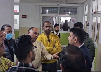 बड़ी खबर : एम्स के सुरक्षाकर्मी ने की पत्रकार से बदसलूकी। आक्रोशित पत्रकारों ने किया धरना ..