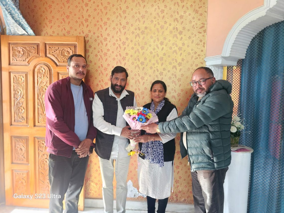 बड़ी खबर : मेयर प्रत्याशी सुलोचना ईष्टवाल से मिले आरआरपी के राष्ट्रीय अध्यक्ष ..