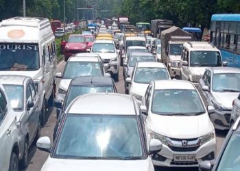 बड़ी खबर : राजनीति की भेंट चढ़ा तीन मंजिला पार्किंग व बस स्टैंड । घंटों जाम से जूझ रहे लोग ..