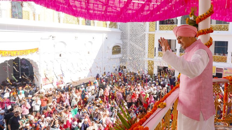 श्री झंडा जी महोत्सव 2025: भक्ति और आस्था का संगम, श्रद्धालु हुए भाव-विभोर