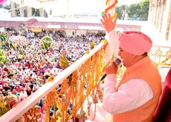 श्री झंडा जी महोत्सव 2025: भक्ति में लीन होकर जीवन को सार्थक बनाएं – श्रीमहंत देवेंद्र दास जी महाराज