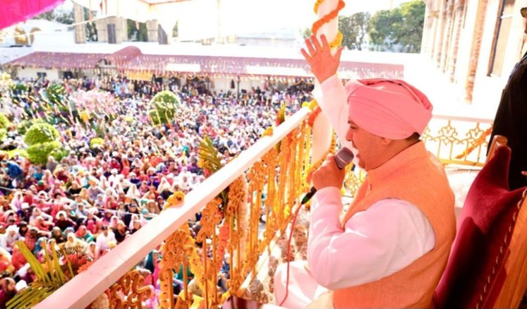 श्री झंडा जी महोत्सव 2025: भक्ति में लीन होकर जीवन को सार्थक बनाएं – श्रीमहंत देवेंद्र दास जी महाराज