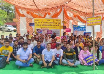 बड़ी खबर: एलटी शिक्षक भर्ती में नियुक्ति प्रक्रिया लटकी।चयनित अभ्यर्थियों ने शुरू किया धरना