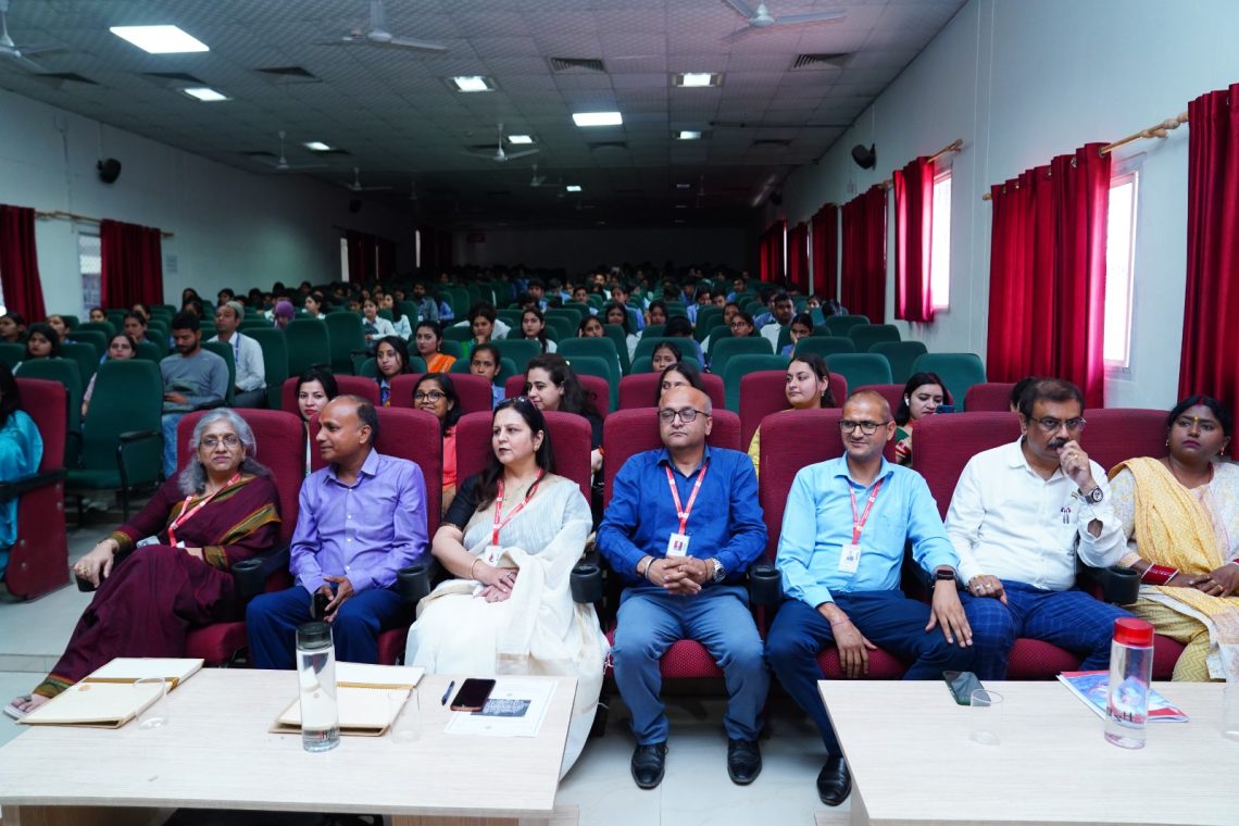 एसजीआरआर विश्वविद्यालय में उद्यमिता जागरूकता कार्यक्रम आयोजित। स्टार्टअप्स को लेकर छात्रों में दिखा उत्साह