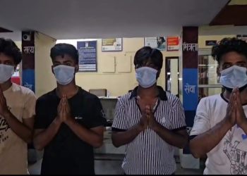 वीडियो: लड़कियों पर अभद्र टिप्पणी कर माहौल बिगाड़ने वाले चार युवक गिरफ्तार