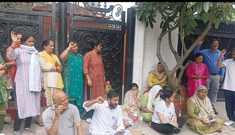 बड़ी ख़बर: दून के नामी समर वैली स्कूल पर पेपर लीक और रिश्वत का आरोप। जानिए मामला ..