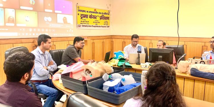 108 आपातकालीन सेवा कर्मियों को चार धाम यात्रा और आगामी मानसूनी सीजन के मद्देनजर दिया ‘ट्रामा केयर‘ प्रशिक्षण