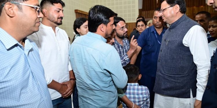 चयनित मगर बेरोज़गार: नियुक्ति की आस में संघर्षरत सहायक अध्यापक अभ्यर्थी