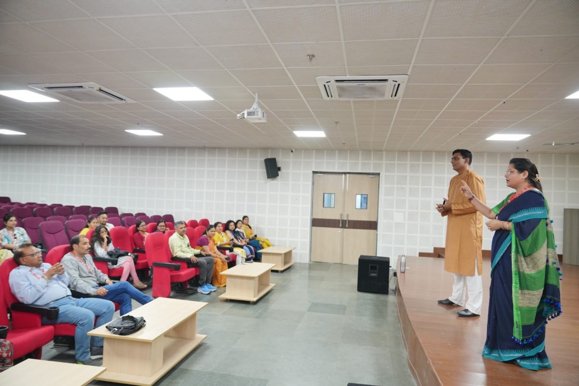 एसजीआरआर विश्वविद्यालय में शिक्षकों के कल्याण और मानसिक चिंता कम करने पर इंटरैक्टिव सत्र का आयोजन