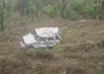 हादसा : बारातियों से भरा वाहन गिरा खाई में, तीन की मौत कई घायल।