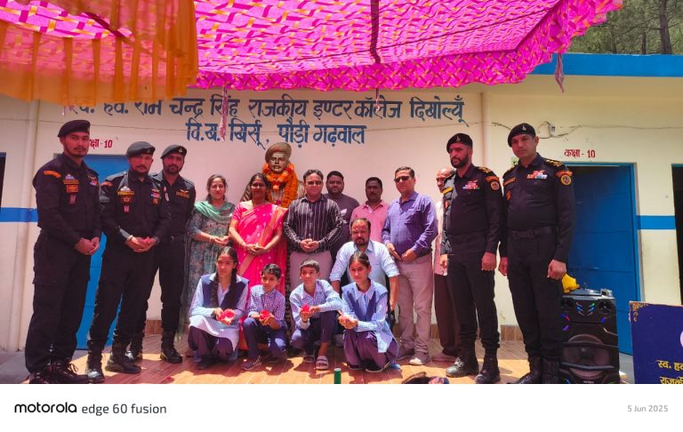 शहीद हवलदार रामचंद्र सिंह की प्रतिमा का एनएसजी अधिकारियों की उपस्थिति में अनावरण। गांव ने दी वीर सपूत को श्रद्धांजलि