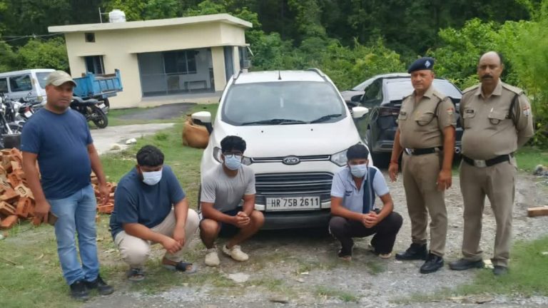 बड़ी खबर: देर रात यूनिवर्सिटी छात्रों ने किया हुड़दंग। पुलिस ने सिखाया सबक ..