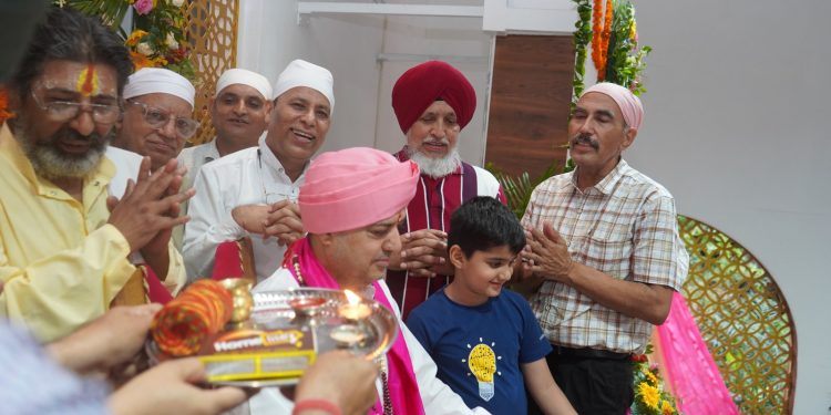 गुरु पूर्णिमा पर श्री दरबार साहिब में उमड़ी श्रद्धा की गंगा, श्रीमहंत महाराज ने दिए संगतों को दर्शन और आशीर्वाद