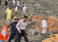बड़ी खबर: आपदा में आशा बने डीएम बंसल। बटोली गांव पहुंचकर बांटी राहत और सहायता